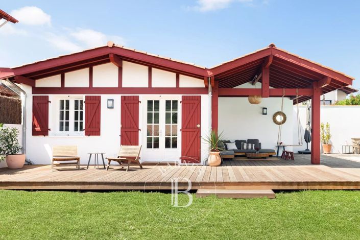 Image No.8-5 Bed House for sale