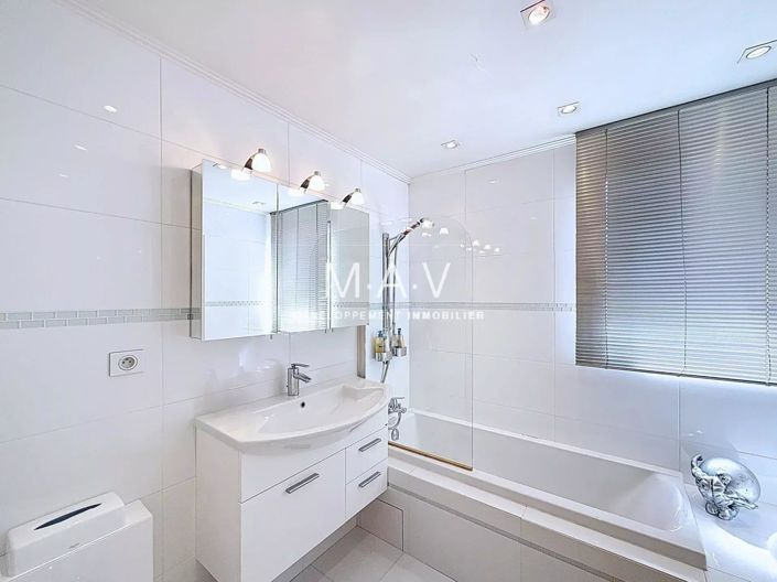 Image No.18-3 Bed Apartment for sale