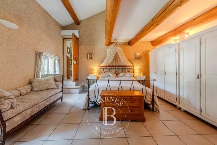 Image No.24-7 Bed House for sale