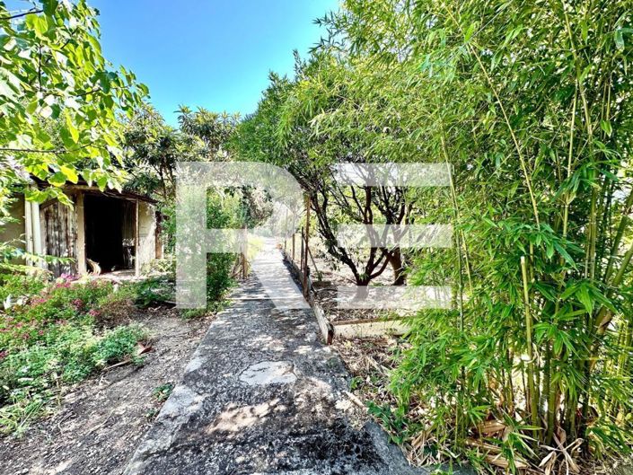 Image No.8-5 Bed House for sale