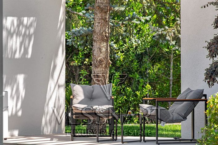 Image No.11-7 Bed House for sale