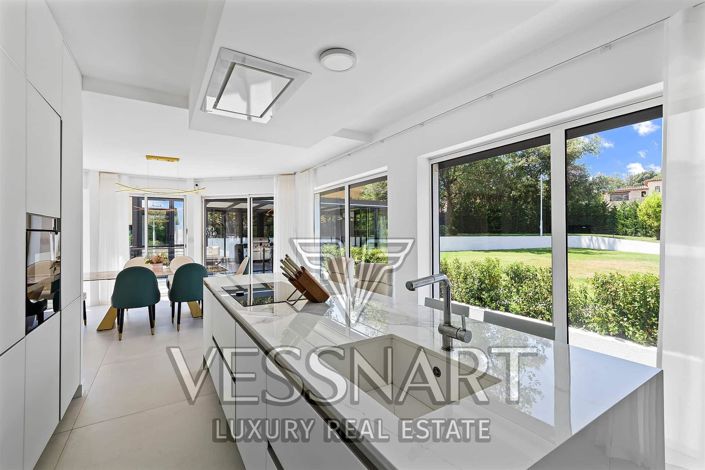 Image No.14-7 Bed House for sale