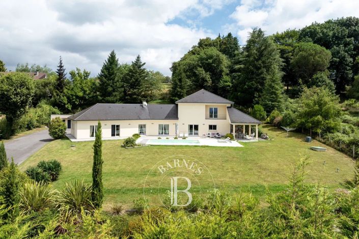 Image No.1-4 Bed House for sale