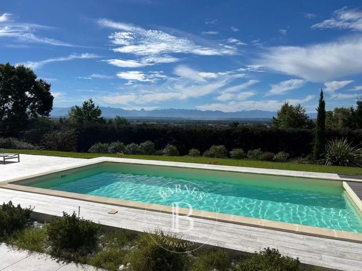 Image No.2-4 Bed House for sale