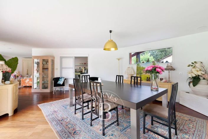 Image No.10-5 Bed House for sale