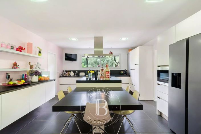 Image No.13-5 Bed House for sale