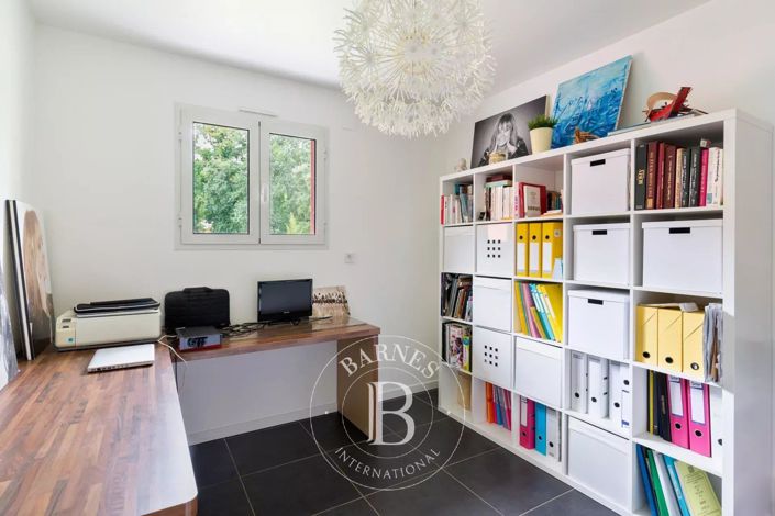 Image No.14-5 Bed House for sale