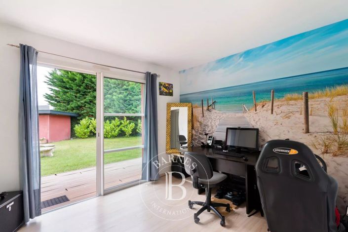 Image No.15-5 Bed House for sale