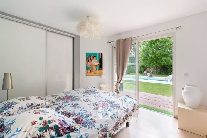 Image No.19-5 Bed House for sale