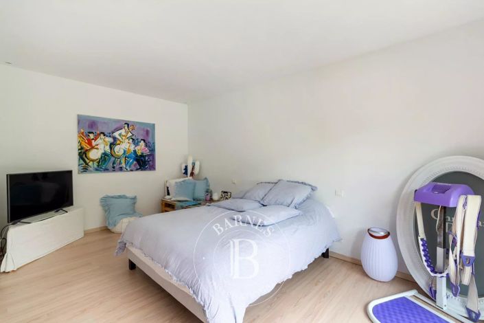 Image No.22-5 Bed House for sale