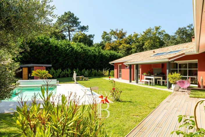 Image No.6-5 Bed House for sale