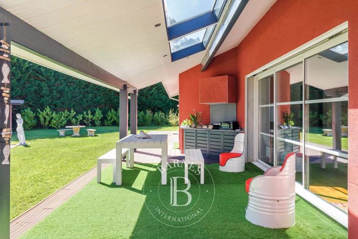 Image No.7-5 Bed House for sale