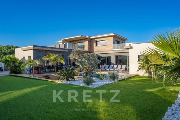 Image No.2-7 Bed Property for sale