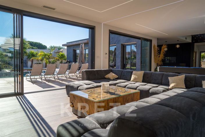 Image No.3-7 Bed Property for sale