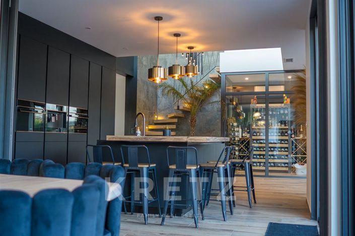 Image No.6-7 Bed Property for sale