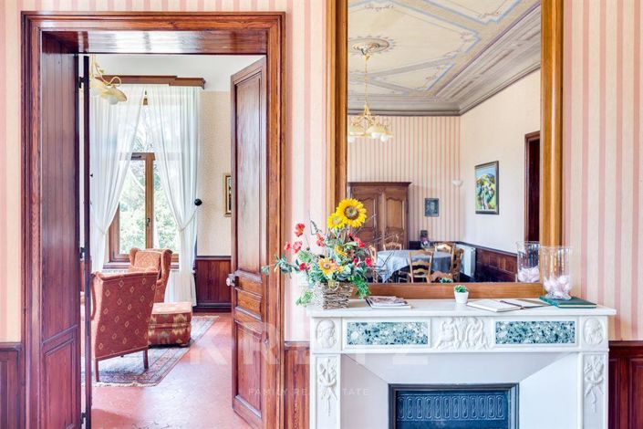 Image No.7-10 Bed House for sale