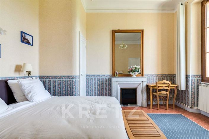 Image No.9-10 Bed House for sale