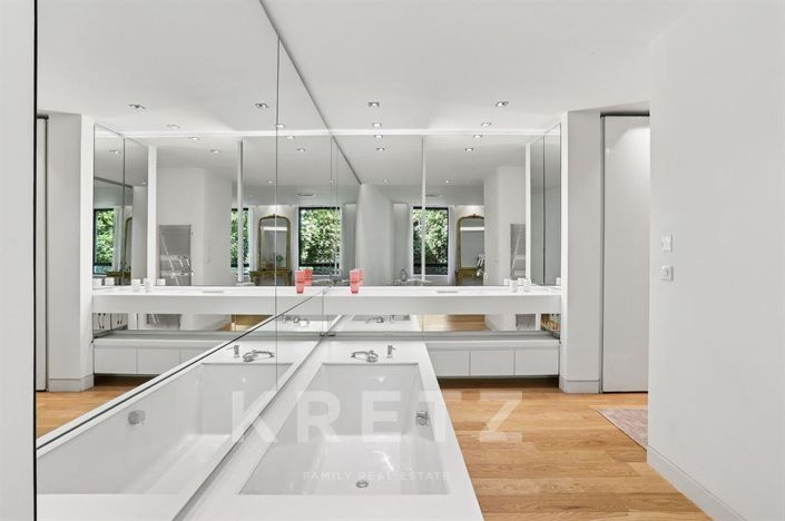 Image No.10-4 Bed Property for sale