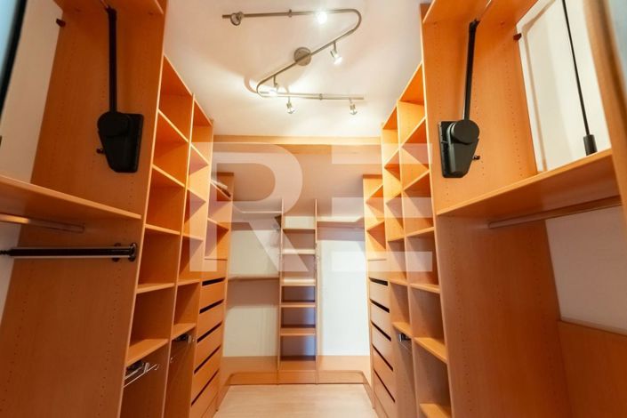 Image No.9-4 Bed House for sale