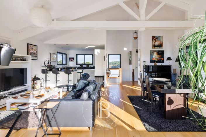 Image No.6-3 Bed House for sale