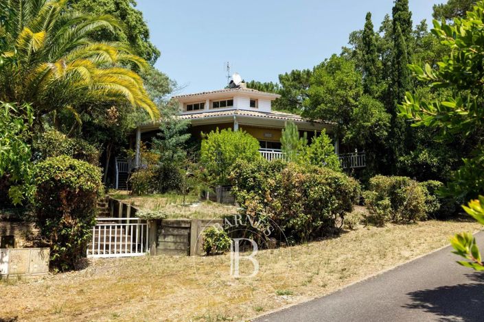 Image No.1-4 Bed House for sale