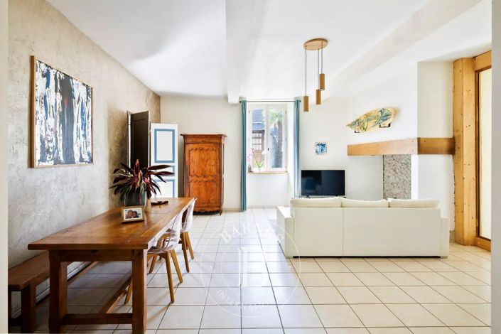 Image No.10-6 Bed House for sale