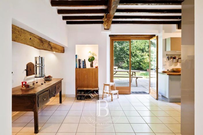 Image No.11-6 Bed House for sale