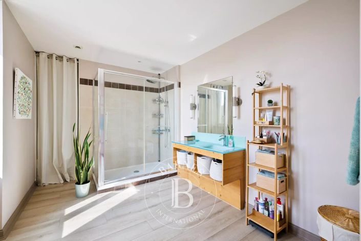 Image No.20-6 Bed House for sale