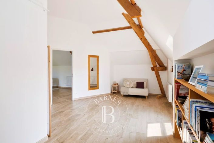 Image No.26-6 Bed House for sale