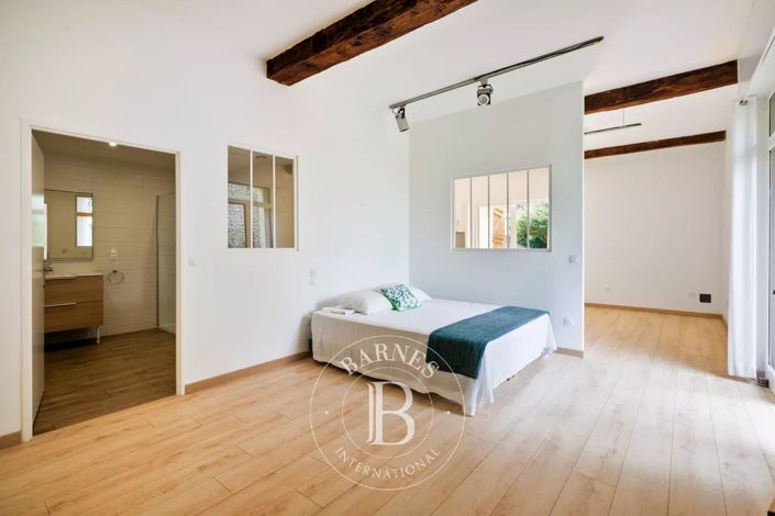 Image No.31-6 Bed House for sale