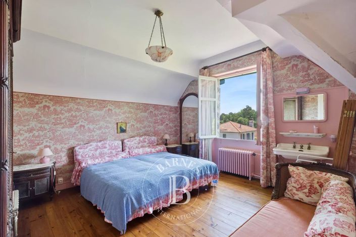 Image No.16-4 Bed House for sale