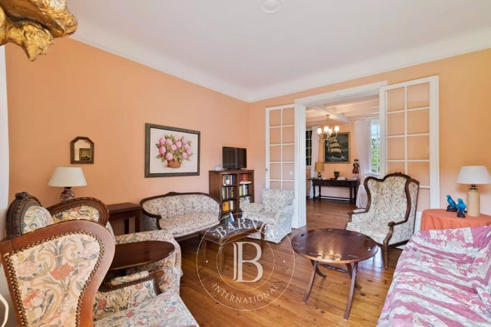 Image No.9-4 Bed House for sale