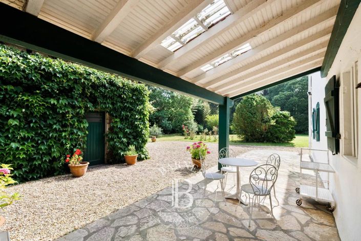 Image No.6-5 Bed House for sale