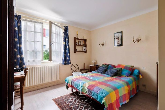 Image No.11-6 Bed House for sale