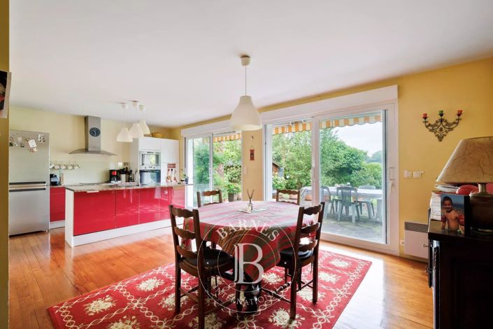 Image No.14-6 Bed House for sale