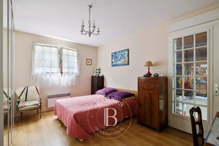 Image No.15-6 Bed House for sale