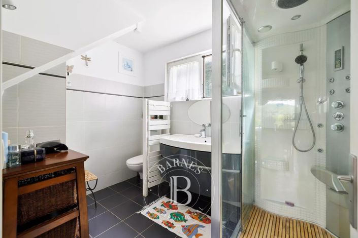 Image No.17-6 Bed House for sale