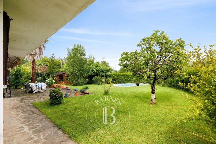 Image No.2-6 Bed House for sale