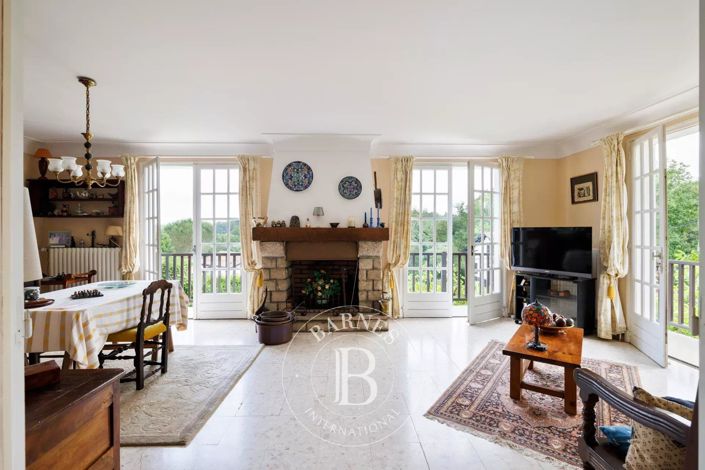 Image No.3-6 Bed House for sale