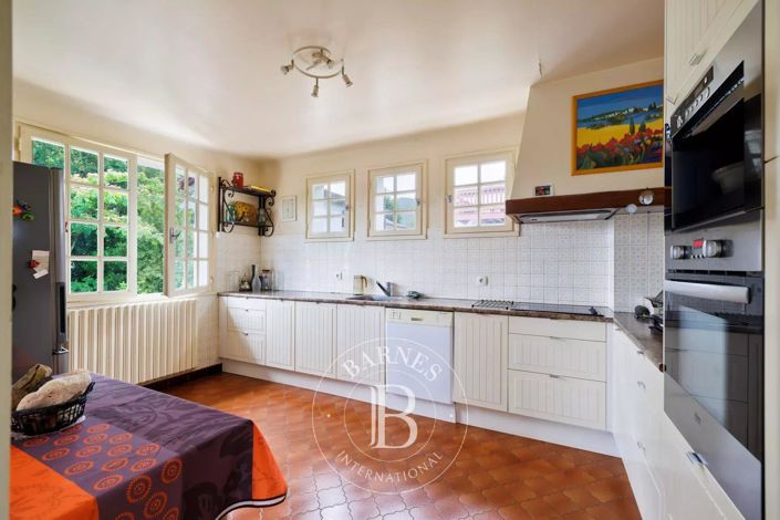 Image No.6-6 Bed House for sale