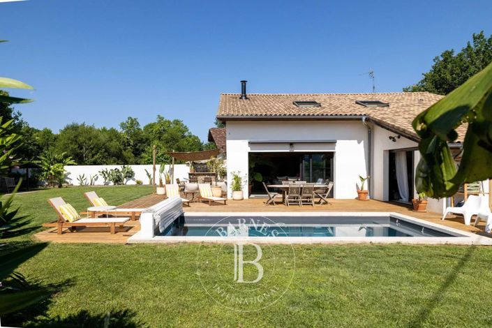 Image No.2-4 Bed House for sale