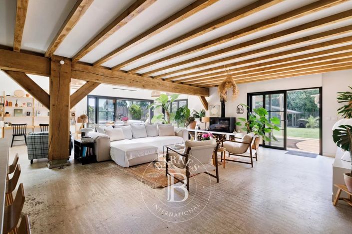 Image No.8-4 Bed House for sale