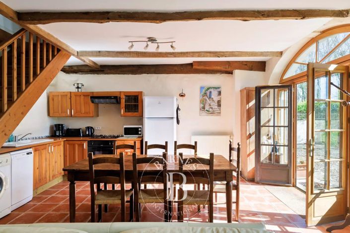 Image No.10-6 Bed House for sale