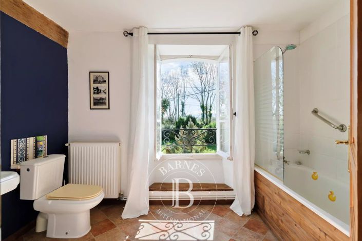 Image No.20-6 Bed House for sale