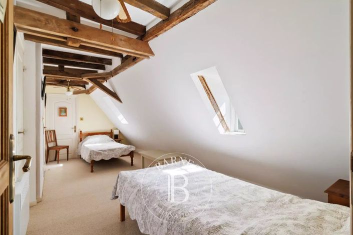 Image No.21-6 Bed House for sale