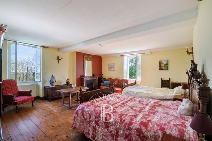 Image No.24-6 Bed House for sale