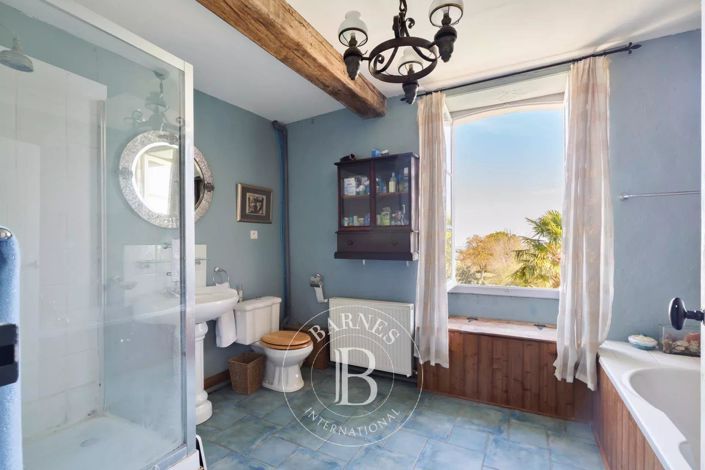 Image No.25-6 Bed House for sale