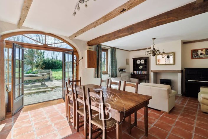 Image No.8-6 Bed House for sale