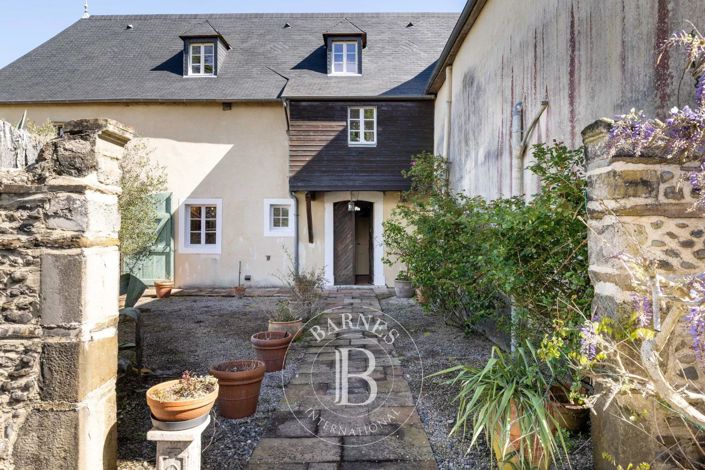 Image No.9-6 Bed House for sale