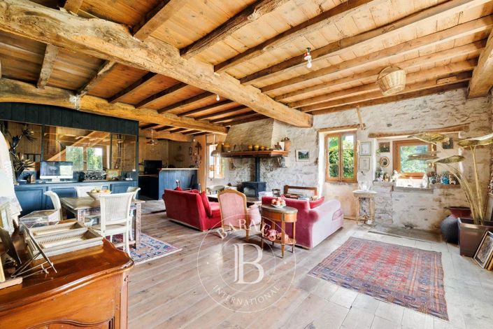 Image No.11-6 Bed House for sale